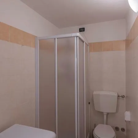 Cascinale 6 *